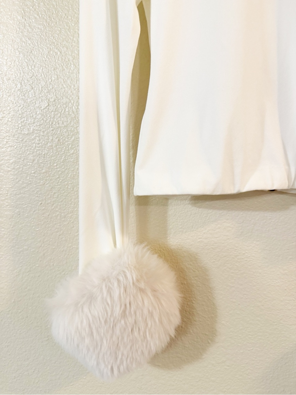 Alice + Olivia Delaina Faux Fur Cuff Off White Long Sleeve Mesh Layered Top NEW - Picture 8 of 12